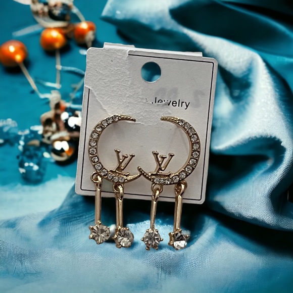 Earrings - Picture 1 of 1